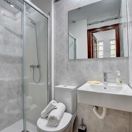 Con Piscina Villa