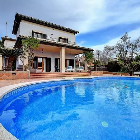 Con Piscina Villa